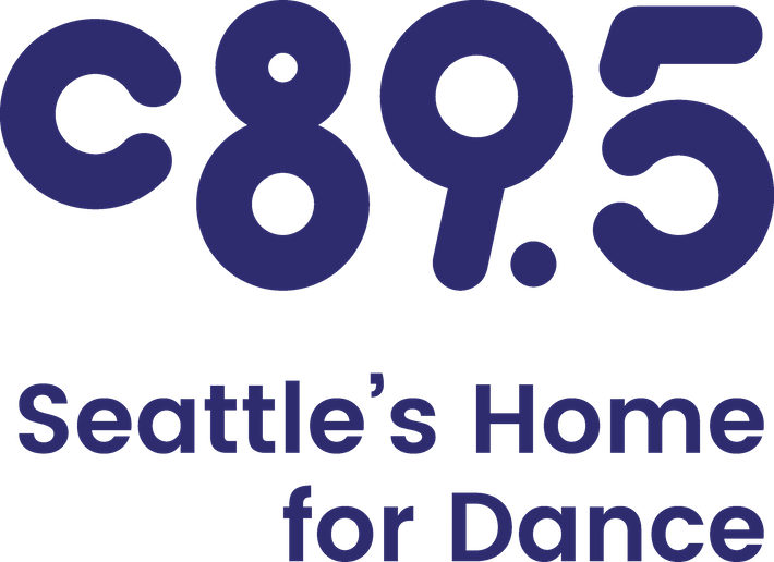 blue logo for C895 radio station